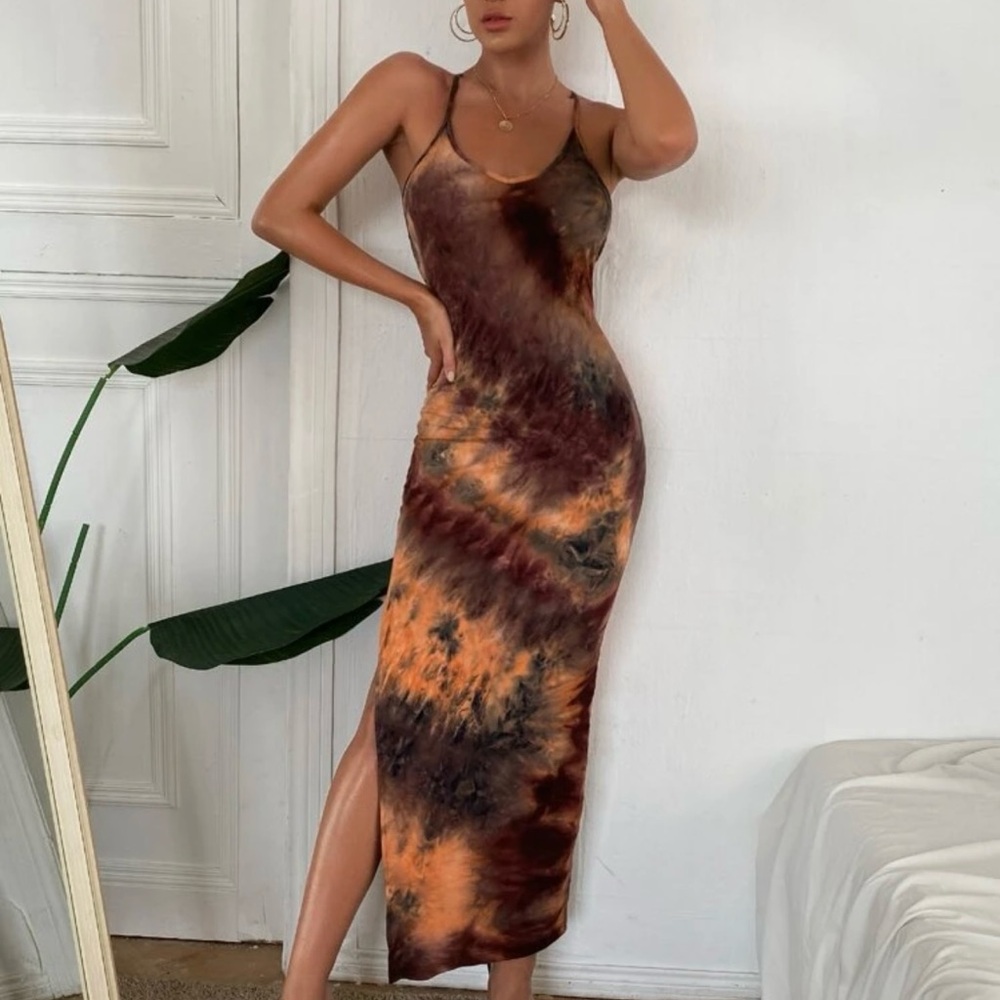Elegant Tie-Dye Maxi Dress